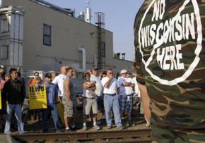 ILWU members and supporters rally in Longview