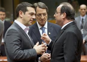 Greek Prime Minister Alexis Tsipras (left) talks with French President François Hollande (right)