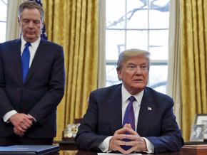 Donald Trump and U.S. Trade Representative Robert Lighthizer in the Oval Office