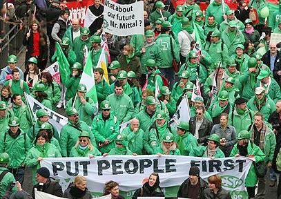 Unionists march for green jobs and the planet at a G20 summit
