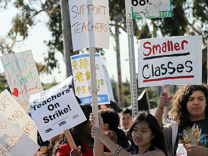 Teachers and students hit the picket line in Oakland, California
