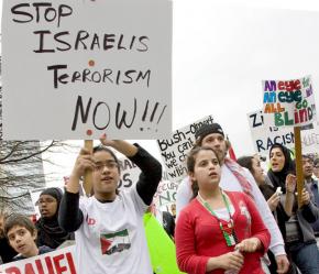 Demonstraters in Atlanta march to show their solidarity with Palestine
