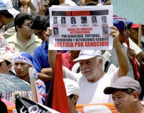 Guatemalan protesters demand that Ríos Montt and other war criminals be brought to justice