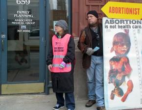 ICAT escorts face anti-choice bigots outside a Chicago clinic