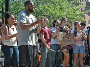 Students rally for fired professor Steven Salaita on the University of Illinois campus