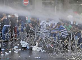 Police use water cannons against mass demonstrations in Beirut