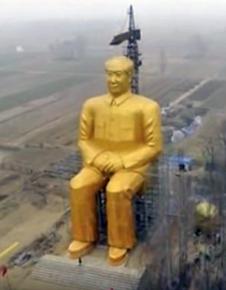 The statue of Mao Zedong in Henan Province while it was under construction