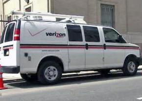 Verizon workers on the job