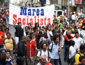 Marea Socialista supporters on the march