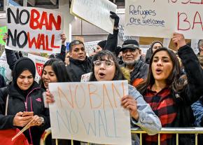 Protesters mobilize at the airports against Trump's Muslim ban