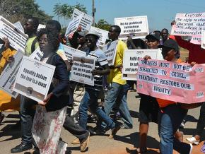 Zimbabwean teachers take to the picket line against the government